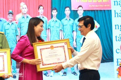 Thêm nhiều điển hình học tập và làm
