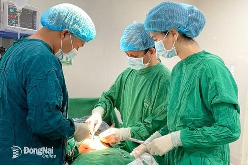 Cấp cứu một bệnh nhân bị thủng ruột do nuốt tăm tre