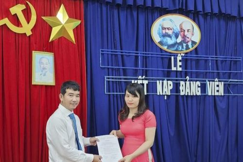 Cam Lâm: Nỗ lực phát triển đảng trong đơn vị kinh tế tư nhân