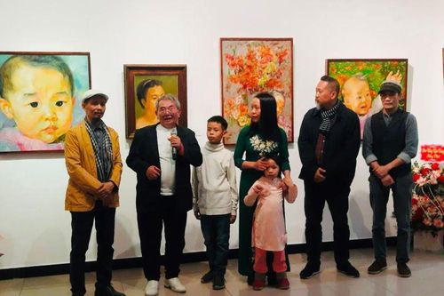 Cảm nhận phong cảnh miền núi qua triển lãm tranh 'Sắc màu'
