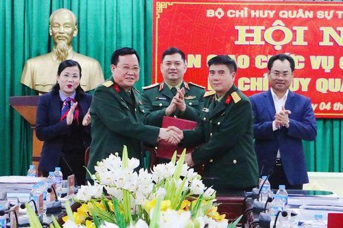 Bàn giao chức vụ Chỉ huy trưởng Bộ CHQS tỉnh Thái Nguyên