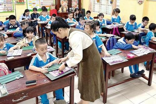 Để đến trường đong đầy niềm vui