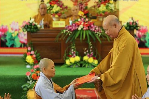Phú Yên: Trao quyết định bổ nhiệm trụ trì chùa Linh Sơn đến Sư cô Thích nữ Huyền Trí
