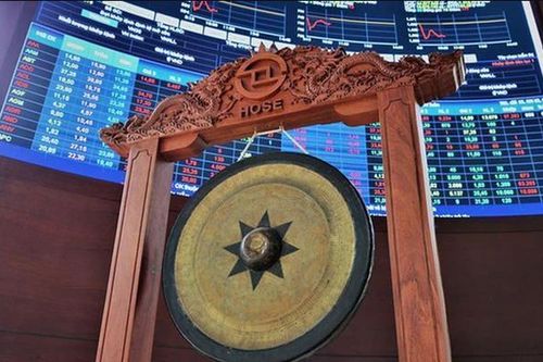 'Đu sóng' chuyển sàn trong thận trọng