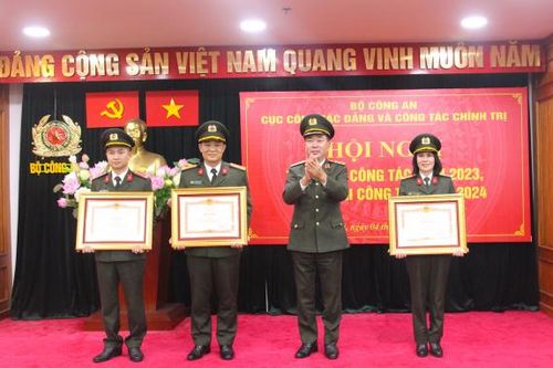 Tăng cường công tác quản lý cán bộ, siết chặt kỷ luật, kỷ cương