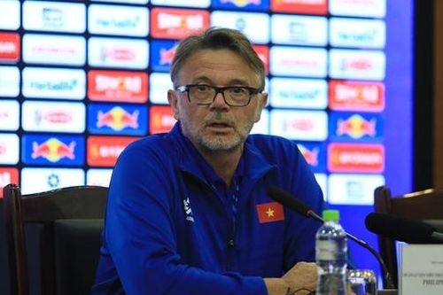 HLV Philippe Troussier nói gì về 'cơn bão chấn thương' của ĐTQG Việt Nam