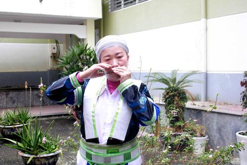 Chiếc kèn môi trong văn hóa của người Mông hoa