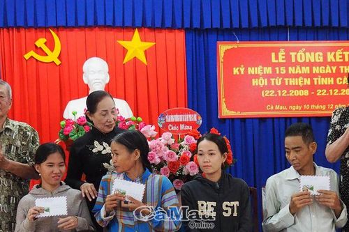 'Nữ thuyền trưởng' 15 năm vững lái 'đoàn tàu thiện nguyện'