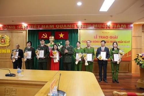 Trao giải cuộc vận động sáng tác truyện, ký về Công an cơ sở