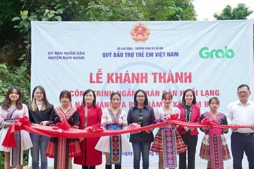Khánh thành 2 cây cầu thuộc dự án 'Xây cầu đến lớp'