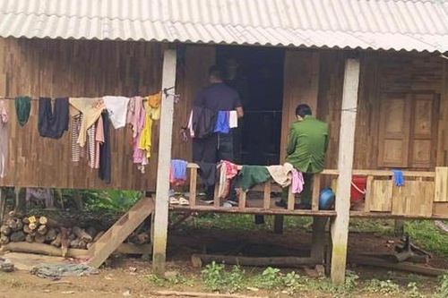Vợ con tử vong, chồng nằm cạnh bê bết máu