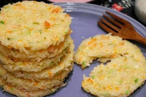 Vẫn là cơm chiên nhưng làm thế này sẽ giòn ngon hơn nhiều, ai ăn cũng khen tấm tắc!
