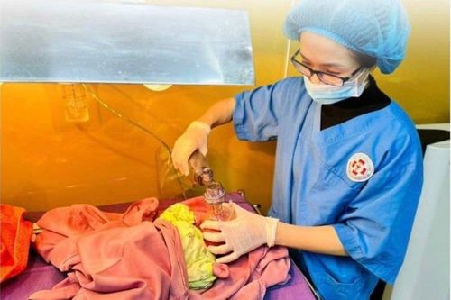 Báo động đỏ toàn viện, cứu sống mẹ con sản phụ co giật toàn thân