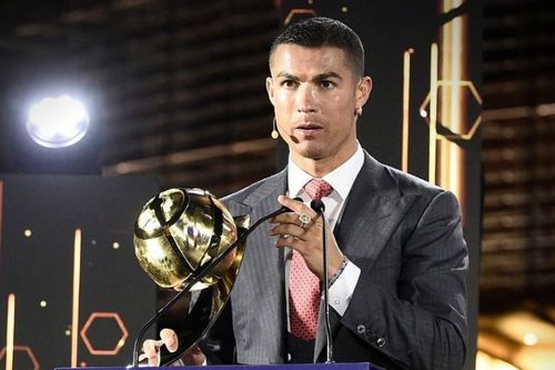 Ronaldo lập cú đúp giải thưởng cá nhân