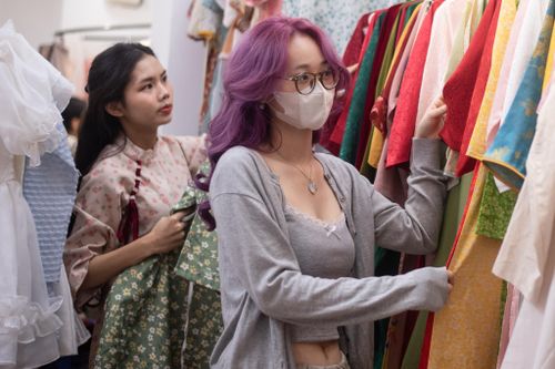 Tiệm cho thuê áo dài nhận gần 1.000 đơn trước dịp Tết