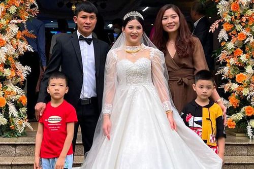 Hoa khôi bóng chuyền nổi tiếng Việt Nam bí mật kết hôn, làm 'vợ người ta' ở tuổi 29 nhưng vẫn không bỏ cuộc chơi