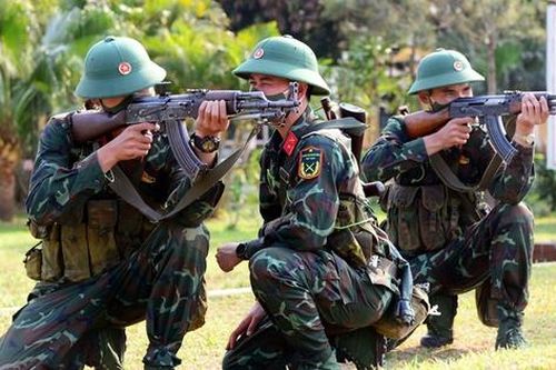 Vô ý làm mất hoặc làm hư hỏng vũ khí quân dụng thì bị kỷ luật hình thức nào?