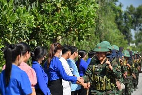 Nghĩa tình người lính dịp Tết đến xuân về