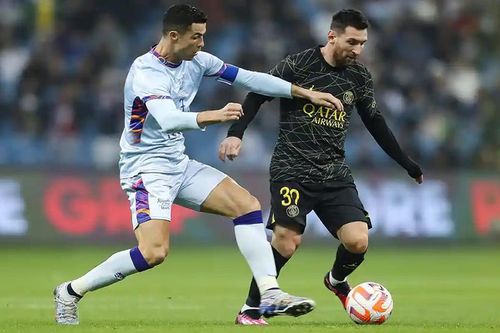 Ronaldo và Messi cùng được đề cử vào đội hình tiêu biểu năm của FIFPro