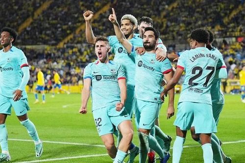 Bàn thắng muộn của Gundogan giúp Barca thắng trận đầu năm