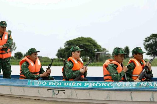 Màu xanh thắm lại bình yên