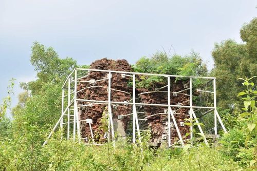 Chuyên gia Ấn Độ đến Quảng Nam bàn việc trùng tu các di tích Chăm
