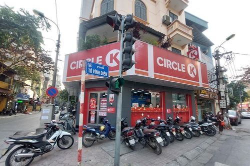 Hà Nội: Vào mua hàng tại Circle K, cô gái bị mất xe máy
