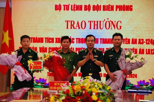 Bộ Tư lệnh BĐBP trao thưởng cho các tập thể, cá nhân lập thành tích xuất sắc trong phòng chống tội phạm