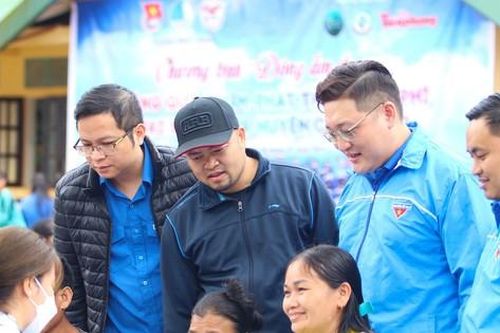 Mang Tết ấm đến người nghèo