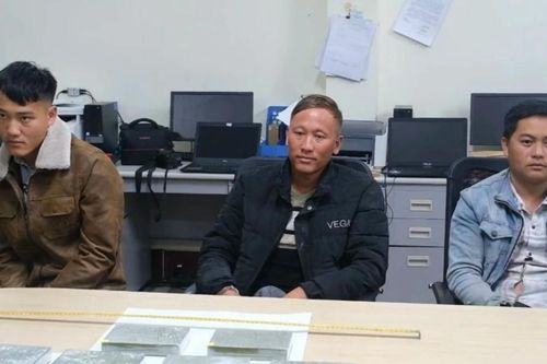 Công an bắt 3 đối tượng, thu giữ 10 bánh heroin
