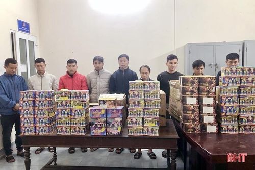Phá 2 đường dây buôn bán, tàng trữ hơn 324 kg pháo nổ