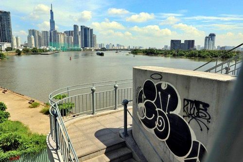 Tp.HCM: Lắp camera, phủ sơn chuyên dụng ở cầu Ba Son để tránh vẽ bậy
