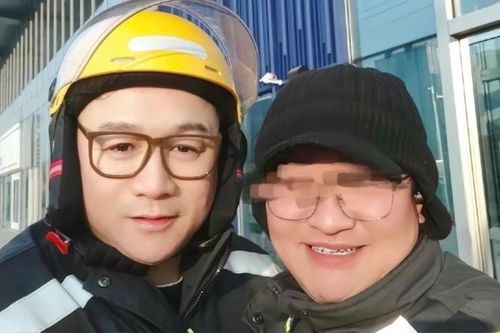 Ngôi sao hạng A của làng giải trí bị bắt gặp đi giao hàng sau bê bối đời tư, danh tính chẳng xa lạ!