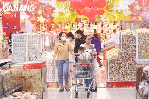 Thị trường hàng Tết: Sức mua tăng, giá cả ổn định