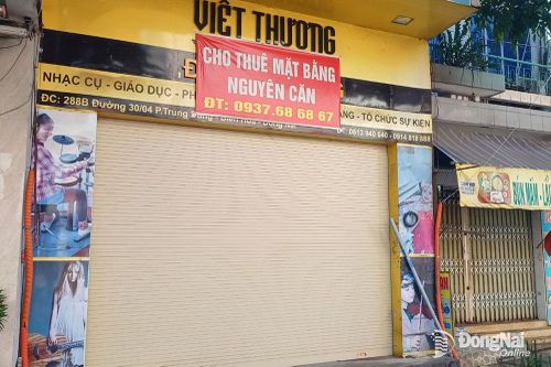 Mặt bằng vắng bóng người thuê