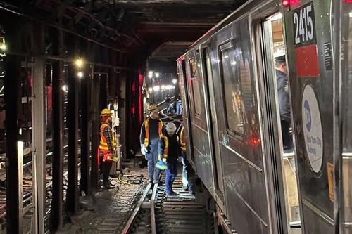 Mỹ: Hai tàu điện ngầm va chạm tại New York, 24 người bị thương