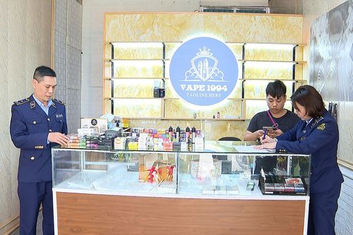 Kiểm tra, thu giữ 155 sản phẩm thuốc lá điện tử không rõ nguồn gốc, xuất xứ