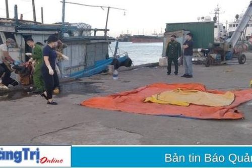 Ngư dân Cửa Việt phát hiện thi thể người đàn ông trôi dạt trên biển