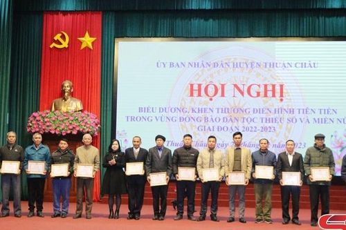 Phát huy vai trò người có uy tín trong cộng đồng