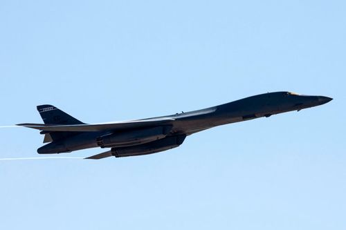 Máy bay ném bom B-1B Lancer của Mỹ bị rơi