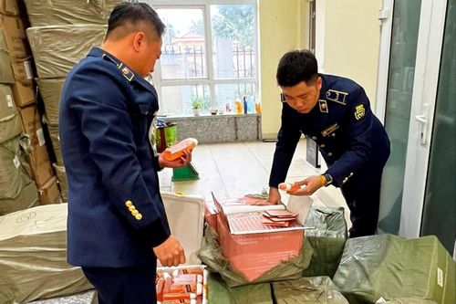Hà Nội: Thu giữ số lượng lớn mỹ phẩm có dấu hiệu nhập lậu