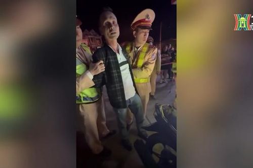 Người đàn ông say xỉn tông trọng thương cảnh sát giao thông