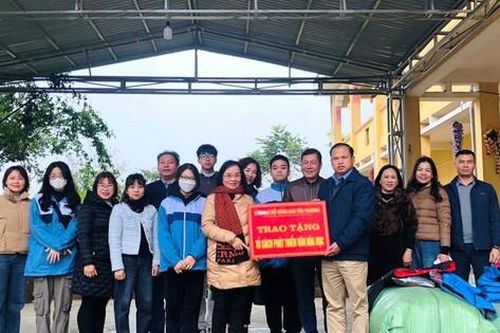 Chung tay góp ấm cho học sinh vùng 'rốn rét' Y Tý