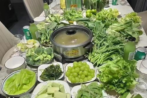 'Khóc thét' khi bạn rủ ăn bữa lẩu tất niên kiểu 'healthy'