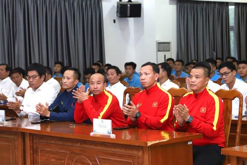 Hơn 40 trọng tài hoàn thành khóa tập huấn của VFF
