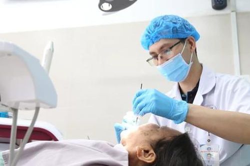 4 tháng 'mất ăn mất ngủ' vì nhổ răng