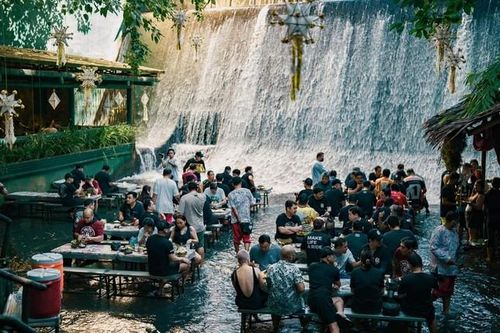 Không thể bỏ lỡ khi đến Philippines: Buffet tại nhà hàng bên thác nước đẹp đỉnh!