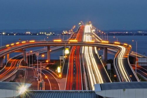 Bãi đỗ xe thú vị nhất thế giới nằm trong hang động, có tầm nhìn 360°