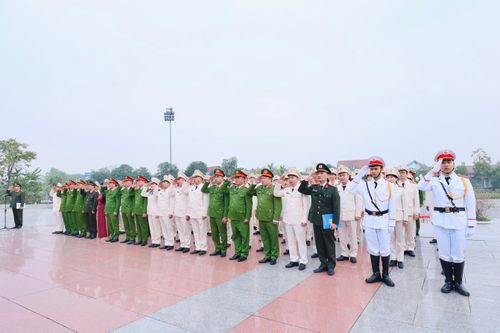 Công an quận Tây Hồ tổ chức Lễ tuyên dương gương điển hình tiên tiến tại Khu lưu niệm Sáu Điều Bác Hồ dạy CAND