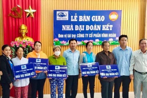 Đồng Tháp: Bàn giao 10 căn nhà Đại Đoàn Kết cho hộ nghèo